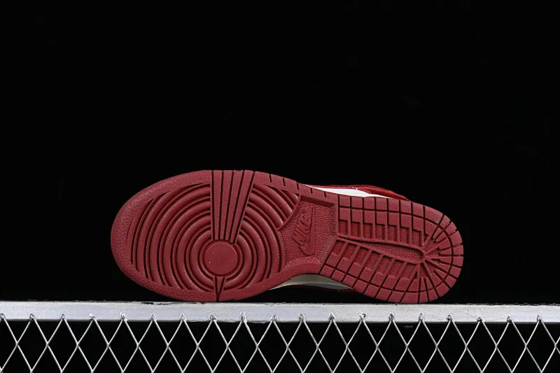 All Categories Nk SB Dunk Series Nk SB Dunk Low Low-top sneakers Cost-effective version Nk Dunk Low Prm "Team Red" Retro white and red SB low-top sports and leisure sneakers FJ4555-100